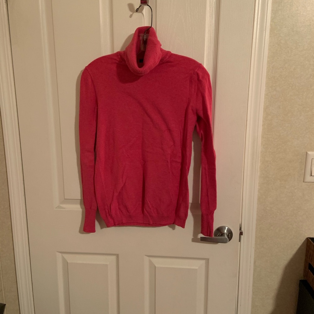 Gap sweater